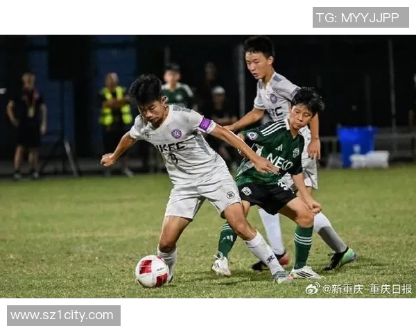 重庆足球队在冠军赛中的默契配合展现出强大团队实力与战术执行力