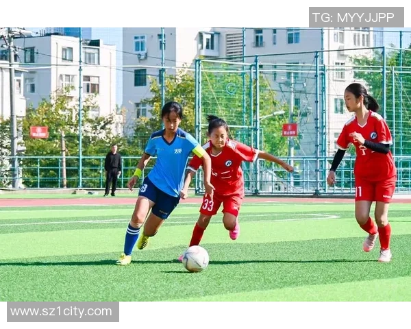 浦东实验小学足球明星展现青春风采助力校园体育发展