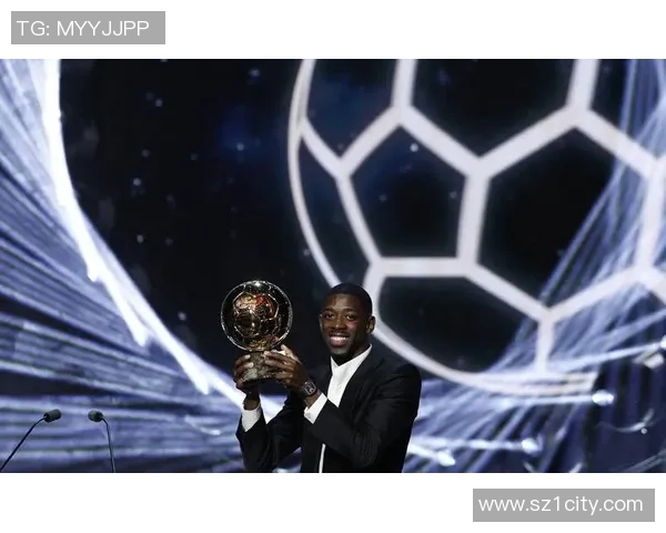 美国足球明星金发的魅力与成就揭示了运动员的风采与个性 美国足球明星金发的魅力与成就揭示了运动员的风采与个性