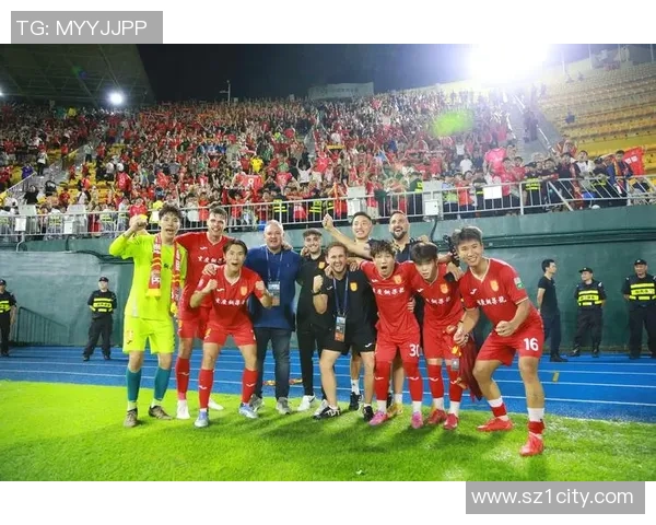 足球明星亲笔签名视频揭秘球迷心声与梦想的交汇瞬间 足球明星亲笔签名视频揭秘球迷心声与梦想的交汇瞬间